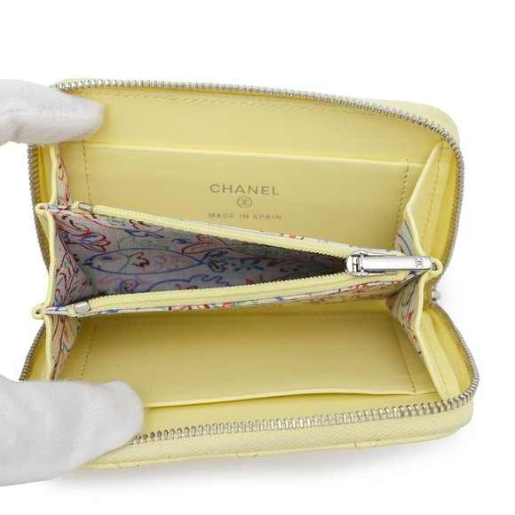 CHANEL Yellow Logo Wallet - Picture 4 of 14